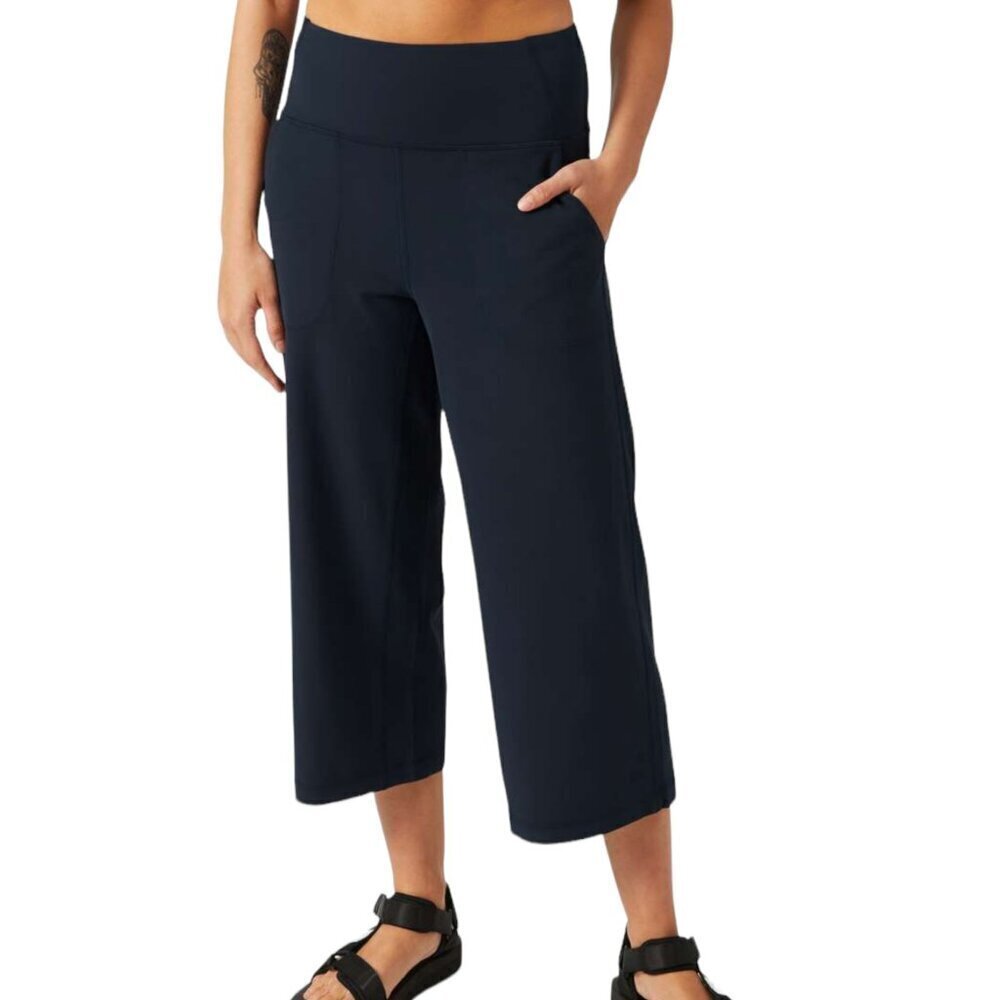 lululemon athletica Wide Leg Cropped Pants in Navy